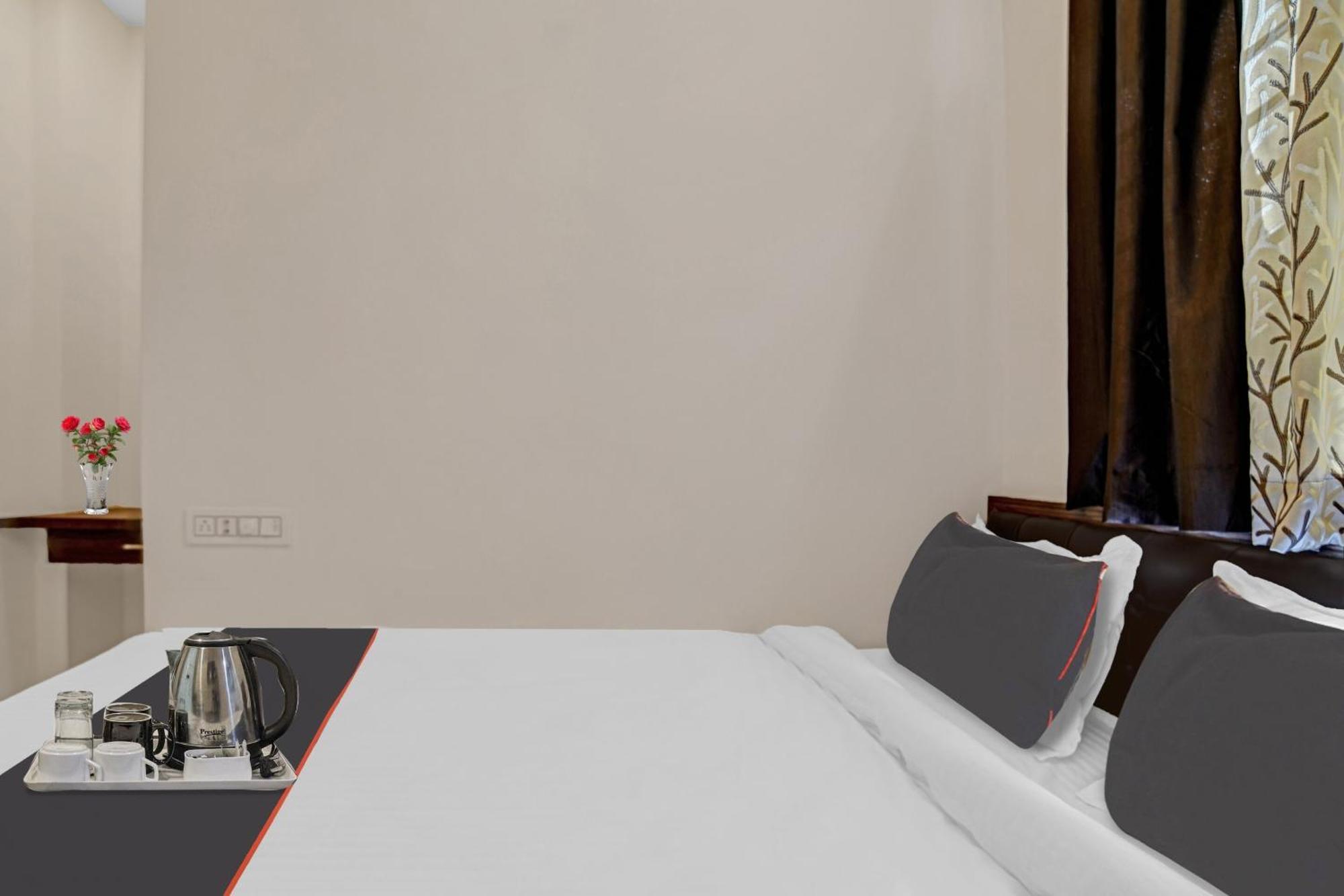Collection O Riddhi Siddhi Hotel Indore Bagian luar foto