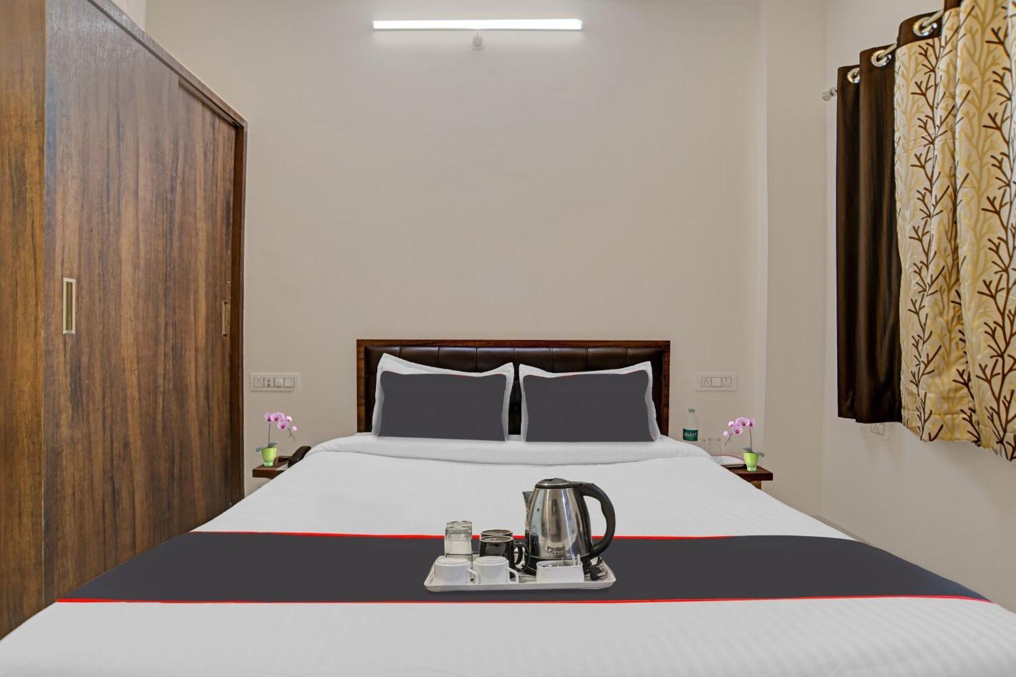 Collection O Riddhi Siddhi Hotel Indore Bagian luar foto