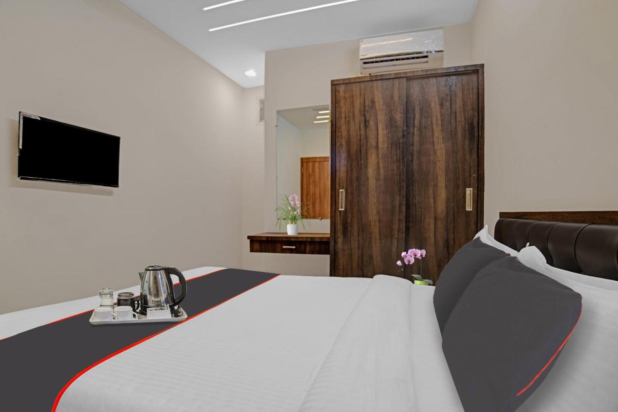 Collection O Riddhi Siddhi Hotel Indore Bagian luar foto
