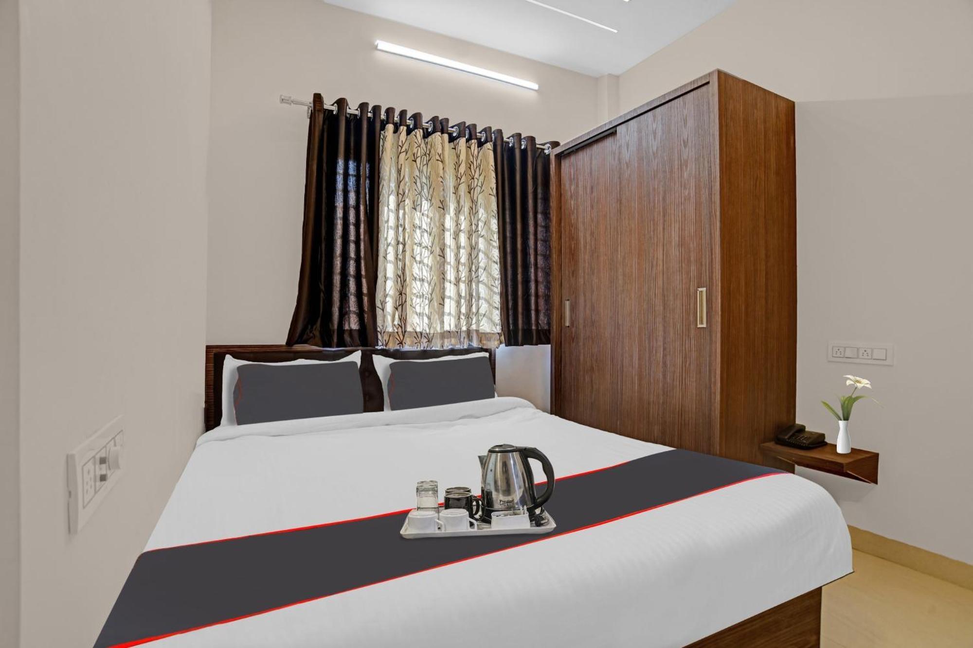 Collection O Riddhi Siddhi Hotel Indore Bagian luar foto
