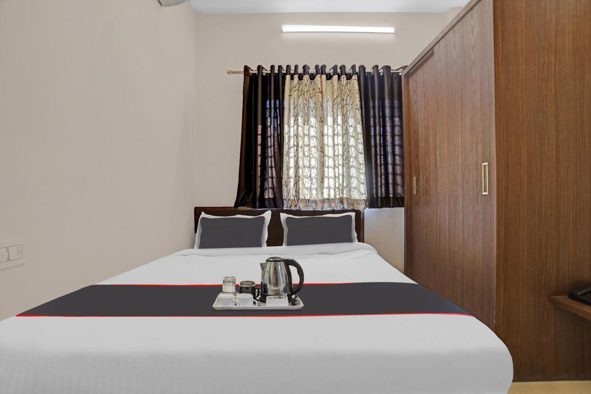 Collection O Riddhi Siddhi Hotel Indore Bagian luar foto