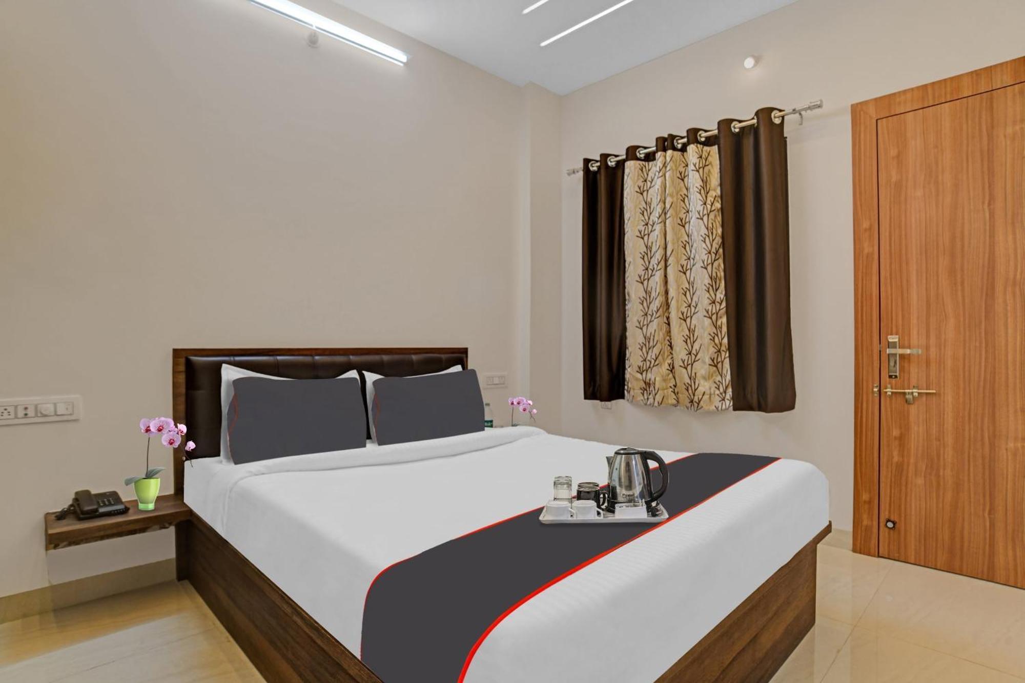 Collection O Riddhi Siddhi Hotel Indore Bagian luar foto