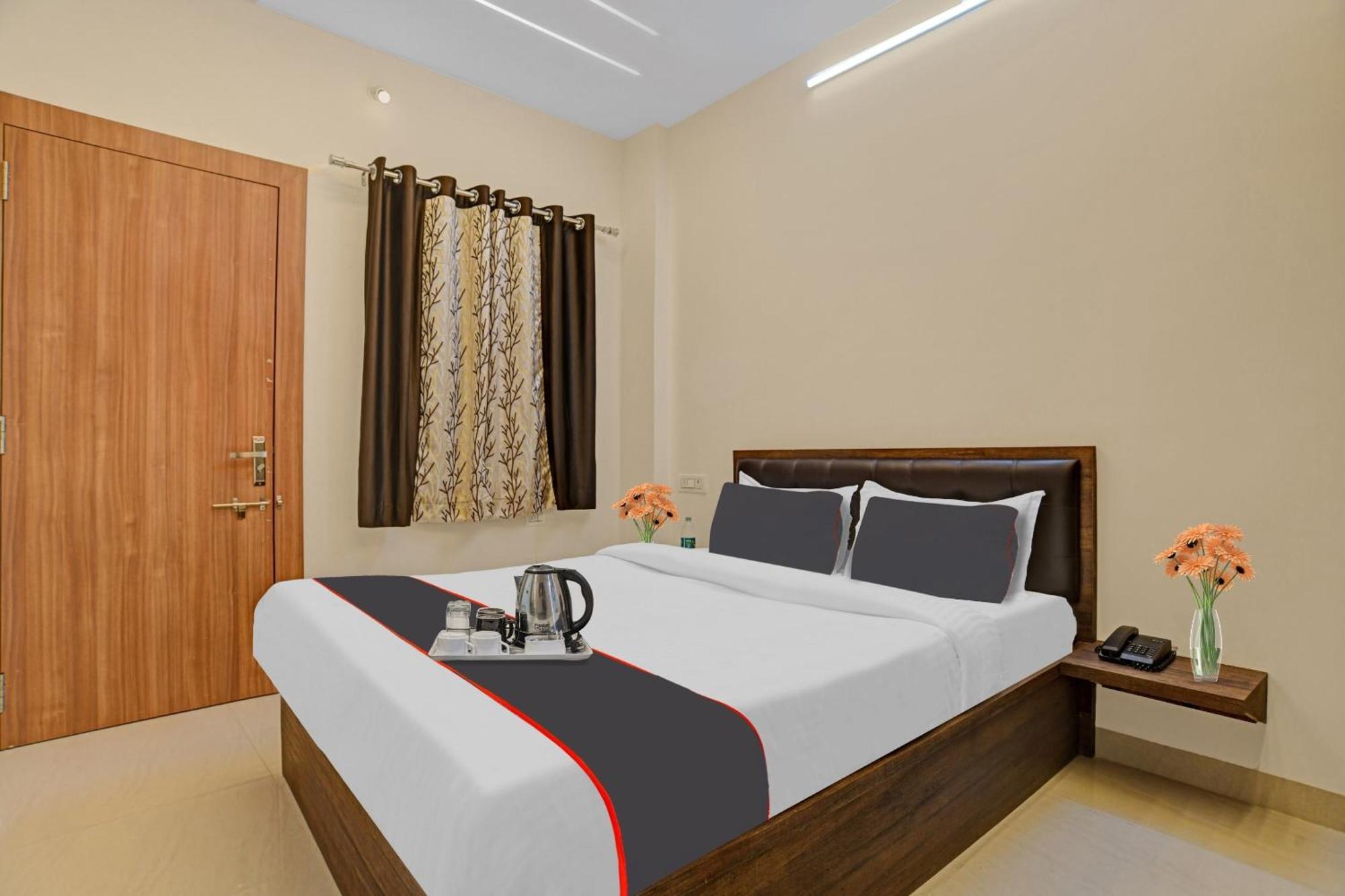 Collection O Riddhi Siddhi Hotel Indore Bagian luar foto